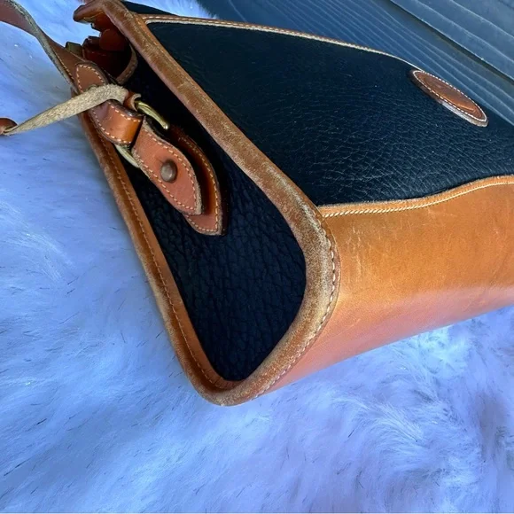 Dooney & Bourke Surrey Vintage Black and Tan Leather Crossbody Bag - Picture 3 of 8